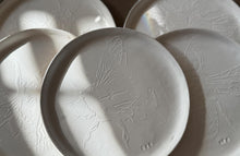 Load image into Gallery viewer, Bee handmade trinket / Wall decor / For all dish - BEE #3